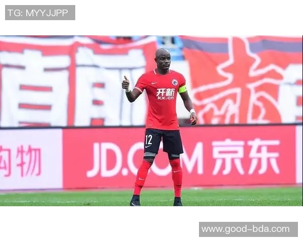 全球足球界哀悼疫情去世的传奇明星球员生平回顾与影响